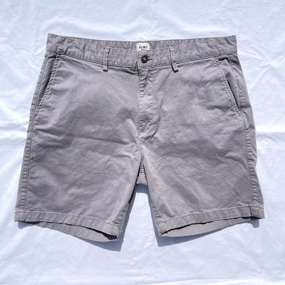 Vineyard Vines Men’s Flat Front Shorts in Light Gray